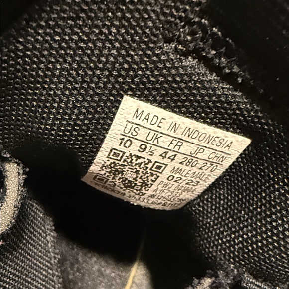 Adidas Men's Triple Black Sneakers Size 10 - Picture 7 of 9